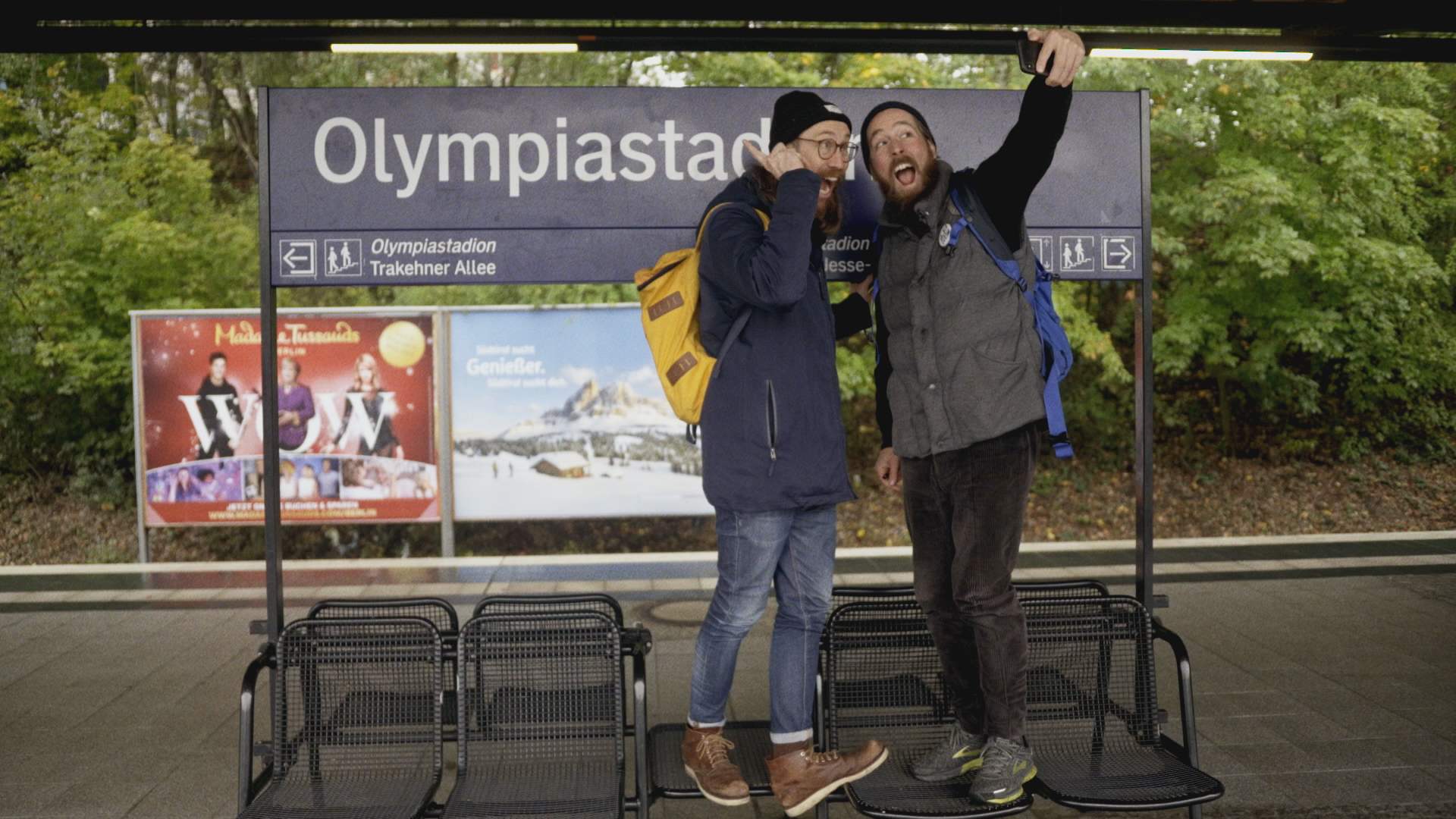 Waldemar Zeiler und Philip Siefer am Berliner Olympiastadion © Joyn/INDIE FILM