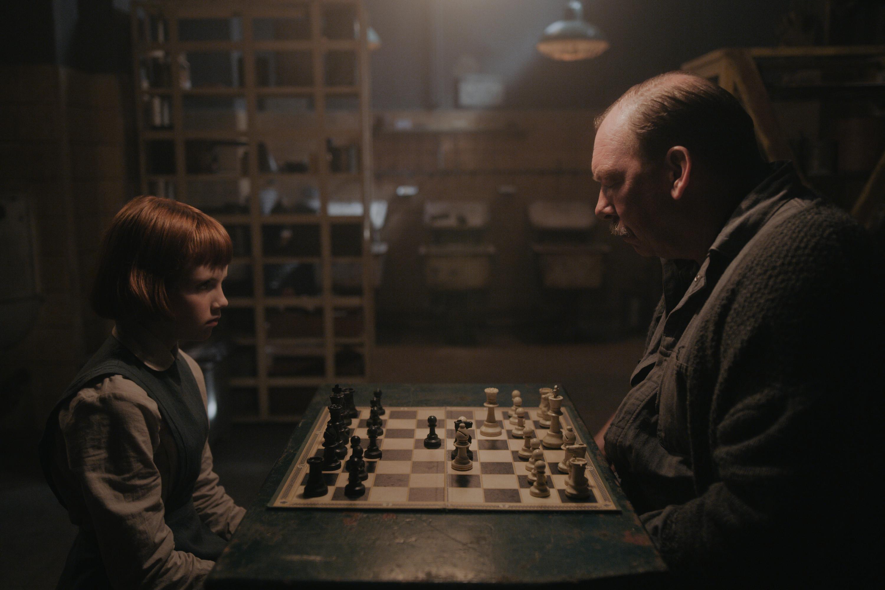 ISLA JOHNSTON as BETH (ORPHANAGE) and BILL CAMP as MR. SHAIBEL in episode 101 of THE QUEEN'S GAMBIT Cr. COURTESY OF NETFLIX © 2020